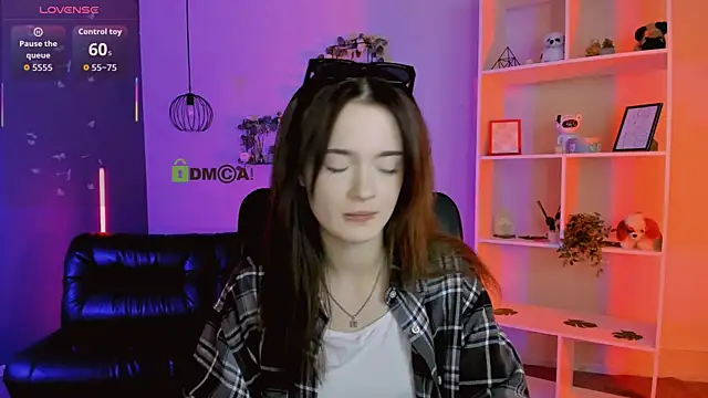 liana kisses online show from April 17, 2026, 7:17 pm