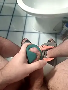 Snapshot of Durovoglioso2 chatting on March 20, 2025, 6:19 am Durovoglioso2 online show from March 20, 2025, 6:19 am