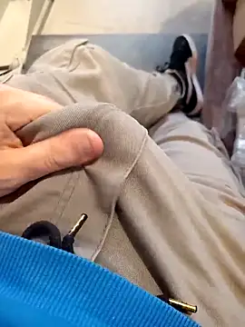 Snapshot of Durovoglioso2 chatting on February 21, 2025, 3:43 pm Durovoglioso2 online show from February 21, 2025, 3:43 pm