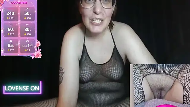 Snapshot of PernillaGirl chatting on October 15, 2025, 6:05 pm PernillaGirl online show from October 15, 2025, 6:05 pm