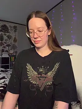 Snapshot of Sweetdee222x chatting on February 13, 2026, 11:27 pm Sweetdee222x online show from February 13, 2026, 11:27 pm