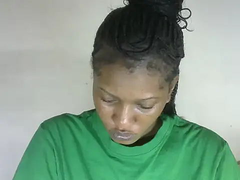 Snapshot of Pretty-emmie chatting on October 31, 2025, 5:59 am Pretty-emmie online show from October 31, 2025, 5:59 am