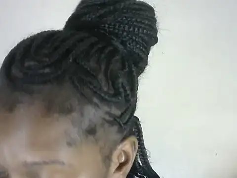 Snapshot of Pretty-emmie chatting on October 27, 2025, 5:25 pm Pretty-emmie online show from October 27, 2025, 5:25 pm