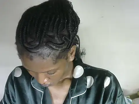 Snapshot of Pretty-emmie chatting on November 2, 2025, 11:04 am Pretty-emmie online show from November 2, 2025, 11:04 am