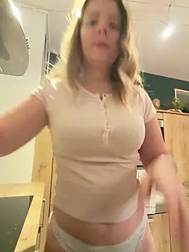 Snapshot of Nina_blain chatting on February 12, 2026, 9:20 am Nina blain online show from February 12, 2026, 9:20 am