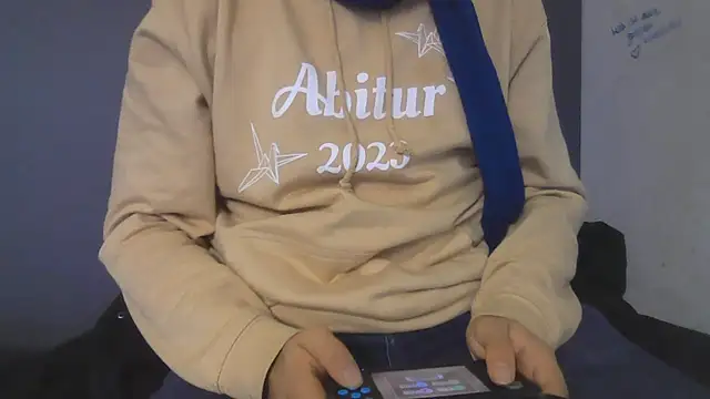 HornyBoy  2004 online show from December 17, 2025, 7:46 am