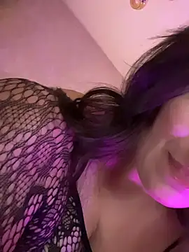 Miss Mia 5 online show from December 17, 2025, 1:27 pm