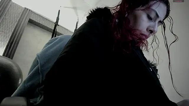 selene red  online show from November 2, 2025, 4:34 pm