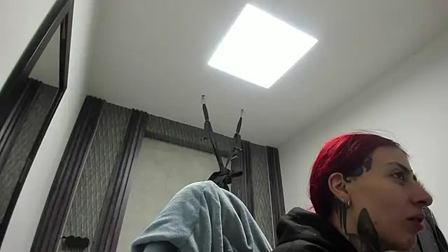 selene red  online show from February 19, 2026, 12:40 am