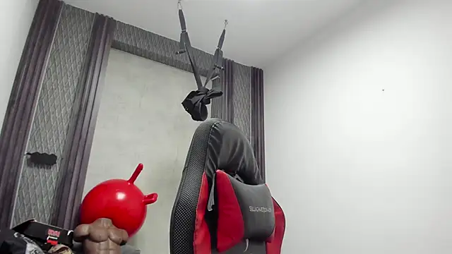 selene red  online show from February 18, 2026, 12:30 am