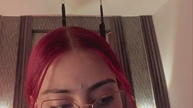 selene red  online show from December 13, 2025, 8:04 pm