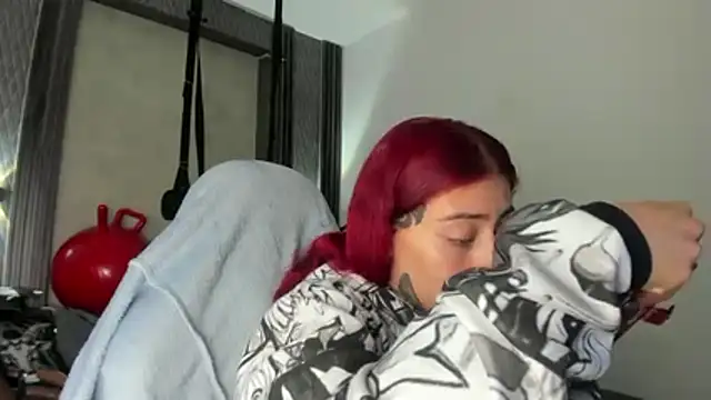 selene red  online show from December 17, 2025, 4:45 pm