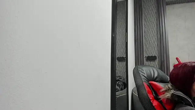 selene red  online show from February 5, 2026, 12:39 am