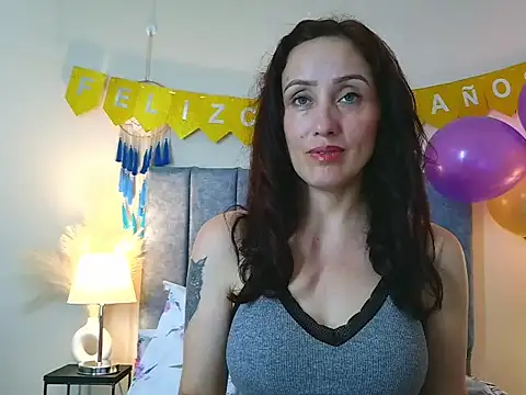 IberianMoonMK online show from February 4, 2026, 5:41 pm