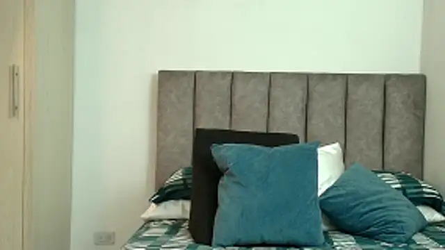 karina lewis  online show from March 25, 2026, 4:12 am