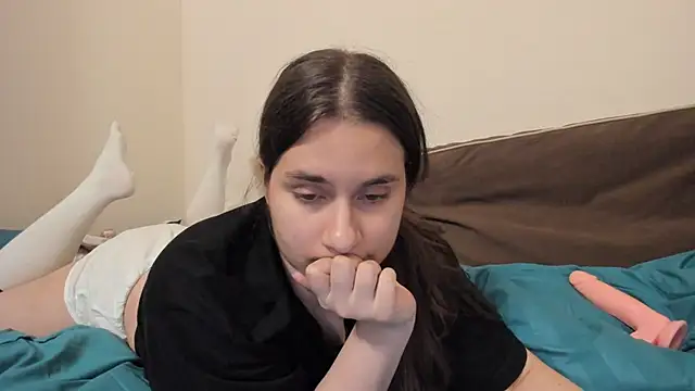 Snapshot of LunaWines chatting on October 11, 2025, 9:05 pm LunaWines online show from October 11, 2025, 9:05 pm