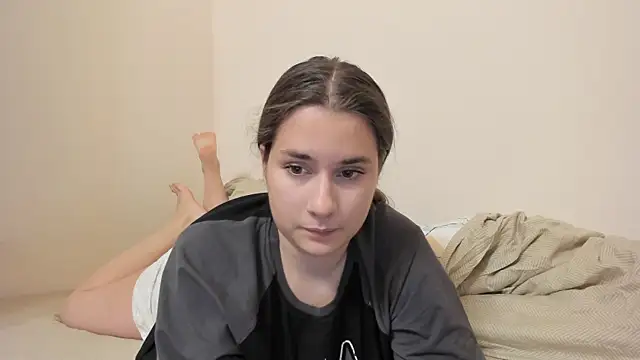 Snapshot of LunaWines chatting on October 4, 2025, 8:54 pm LunaWines online show from October 4, 2025, 8:54 pm