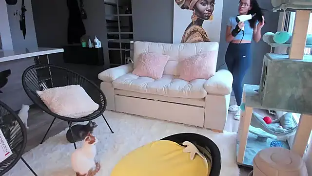 Roussmariehenao online show from September 17, 2025, 10:23 pm