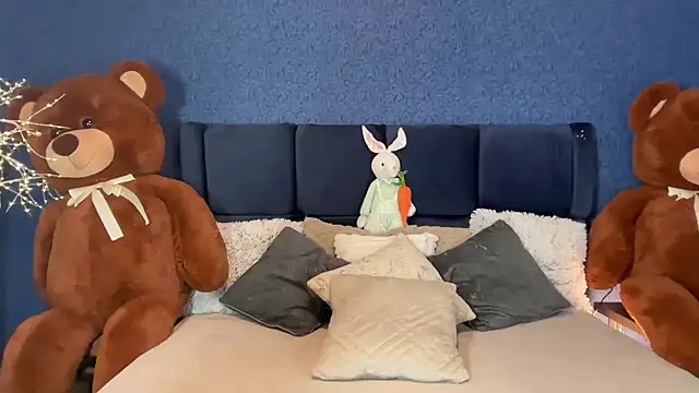 Mika Miller online show from April 6, 2026, 11:06 pm