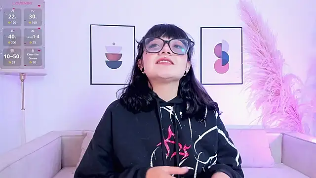 Snapshot of Sweet_Namii chatting on October 14, 2025, 7:47 pm Sweet Namii online show from October 14, 2025, 7:47 pm