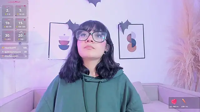 Snapshot of Sweet_Namii chatting on October 21, 2025, 8:30 pm Sweet Namii online show from October 21, 2025, 8:30 pm