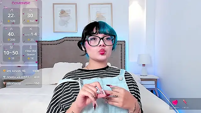 Snapshot of Sweet_Namii chatting on February 3, 2026, 8:03 pm Sweet Namii online show from February 3, 2026, 8:03 pm