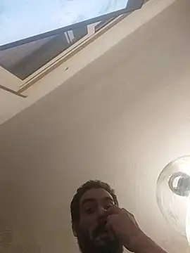 skrigul12 online show from November 1, 2025, 3:35 am