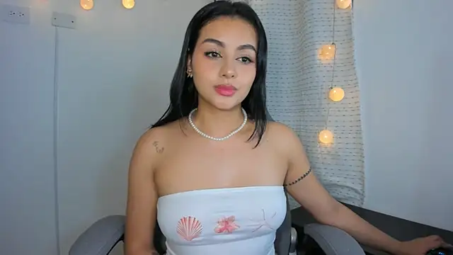 julia strauns online show from December 18, 2024, 3:58 am