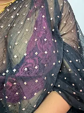 VR here 4U online show from November 8, 2025, 1:14 pm