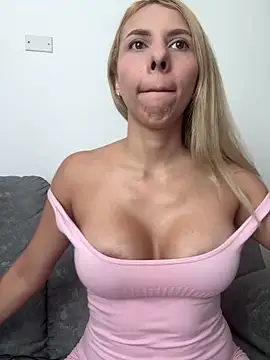 DollMagguie online show from March 21, 2025, 4:29 pm