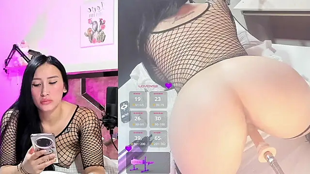 lili moonn online show from November 6, 2025, 10:52 am