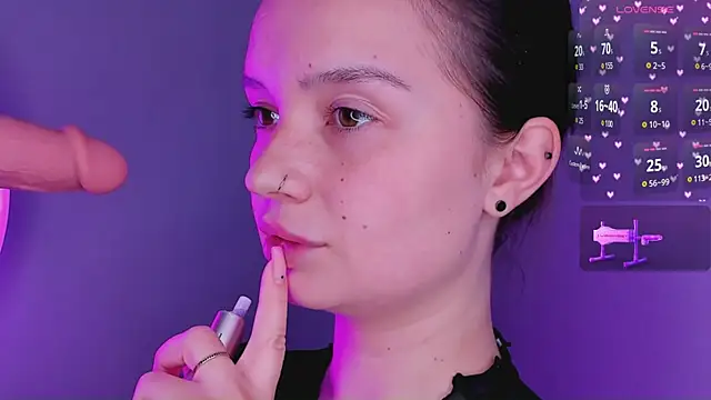 Snapshot of bitchpeace_ chatting on April 8, 2026, 11:17 pm bitchpeace online show from April 8, 2026, 11:17 pm