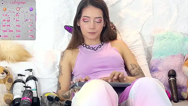 zorravioletta1 online show from September 28, 2025, 12:45 pm