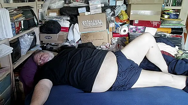 hadeszeuss2 online show from April 18, 2026, 1:57 pm