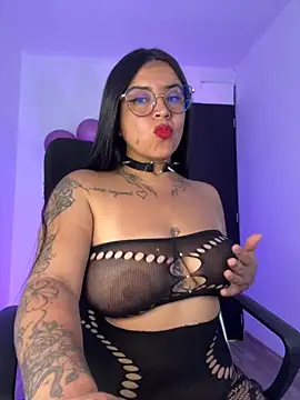 Devilsweet17 online show from November 22, 2025, 8:51 pm