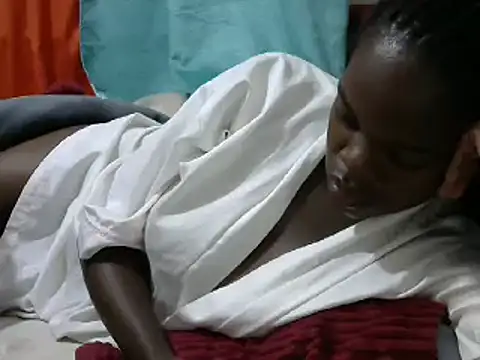 Snapshot of Creamy_dolly chatting on January 16, 2025, 12:34 am Creamy dolly online show from January 16, 2025, 12:34 am