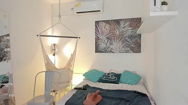 emma alice  online show from March 19, 2025, 6:34 pm