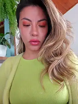 Karen San Miguel online show from November 4, 2025, 7:17 pm