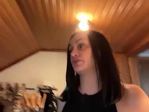 JeSuisUnTapin online show from November 12, 2025, 3:05 pm