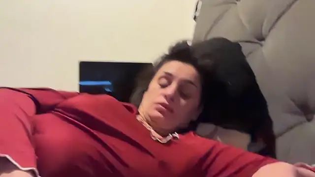 JeSuisUnTapin online show from December 21, 2025, 7:48 pm