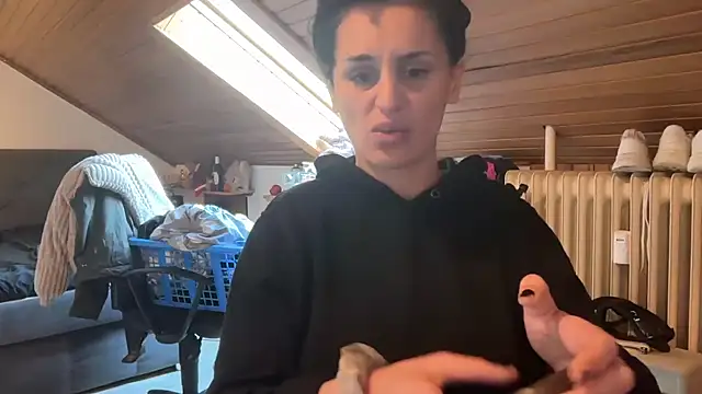 JeSuisUnTapin online show from March 15, 2026, 1:18 pm