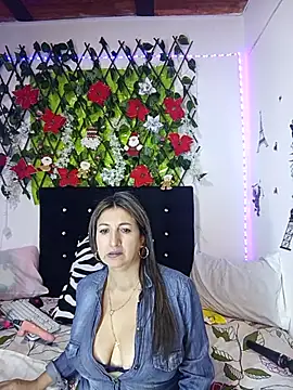 Snapshot of any_mour chatting on January 9, 2026, 9:22 pm any mour online show from January 9, 2026, 9:22 pm