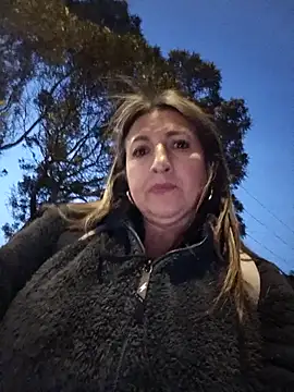 Snapshot of any_mour chatting on January 8, 2026, 11:22 pm any mour online show from January 8, 2026, 11:22 pm