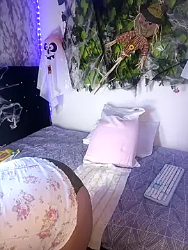 Snapshot of any_mour chatting on October 28, 2025, 5:01 pm any mour online show from October 28, 2025, 5:01 pm