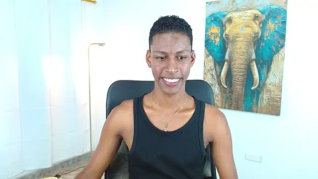 maiki18  online show from September 19, 2025, 8:13 pm