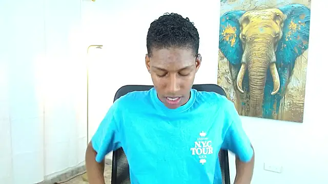 maiki18  online show from October 3, 2025, 8:43 pm