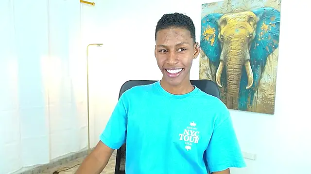 maiki18  online show from September 18, 2025, 8:45 pm