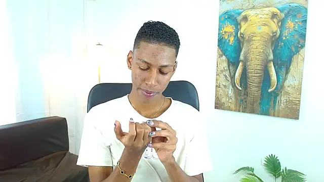 maiki18  online show from December 22, 2025, 8:42 pm