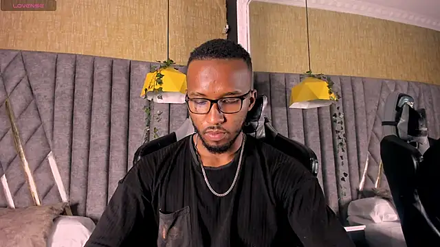 JamesParck online show from April 14, 2026, 11:43 pm