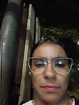 Snapshot of Leslly_ chatting on July 17, 2026, 8:44 am Leslly online show from July 17, 2026, 8:44 am